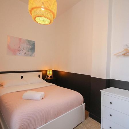 2-Bedroom Flat + Private Car Park. Lilla Esterno foto