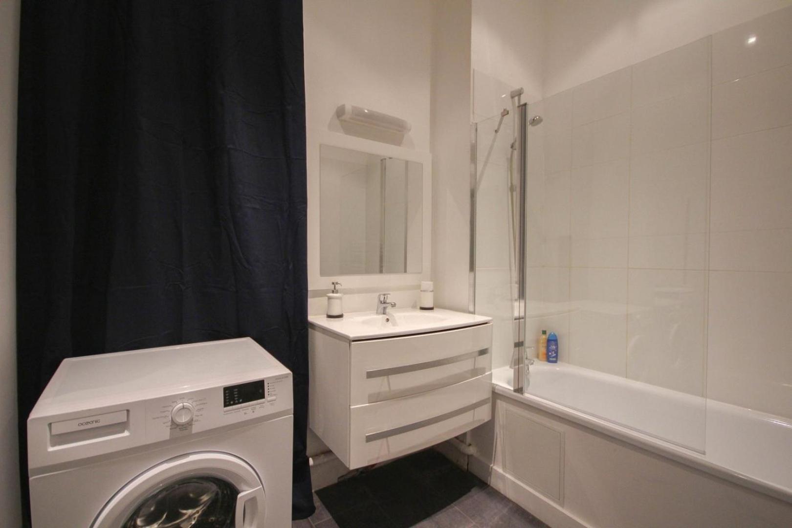 2-Bedroom Flat + Private Car Park. Lilla Esterno foto